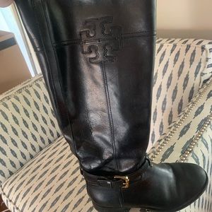 Tory Burch size 6 boot